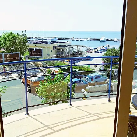 דירה In Vega Village *